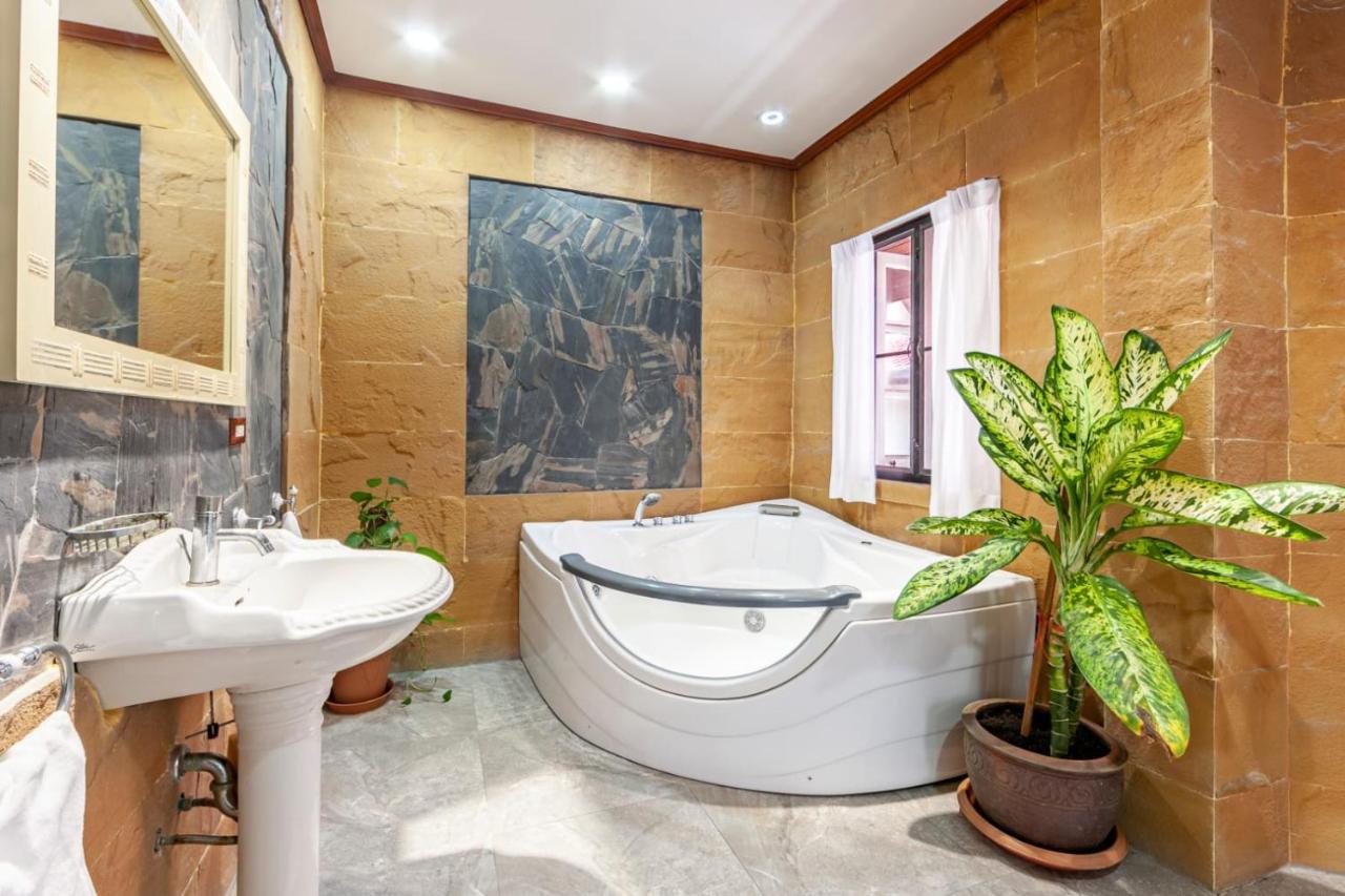 Villa Cologne​ @Nanai Villa Patong 외부 사진
